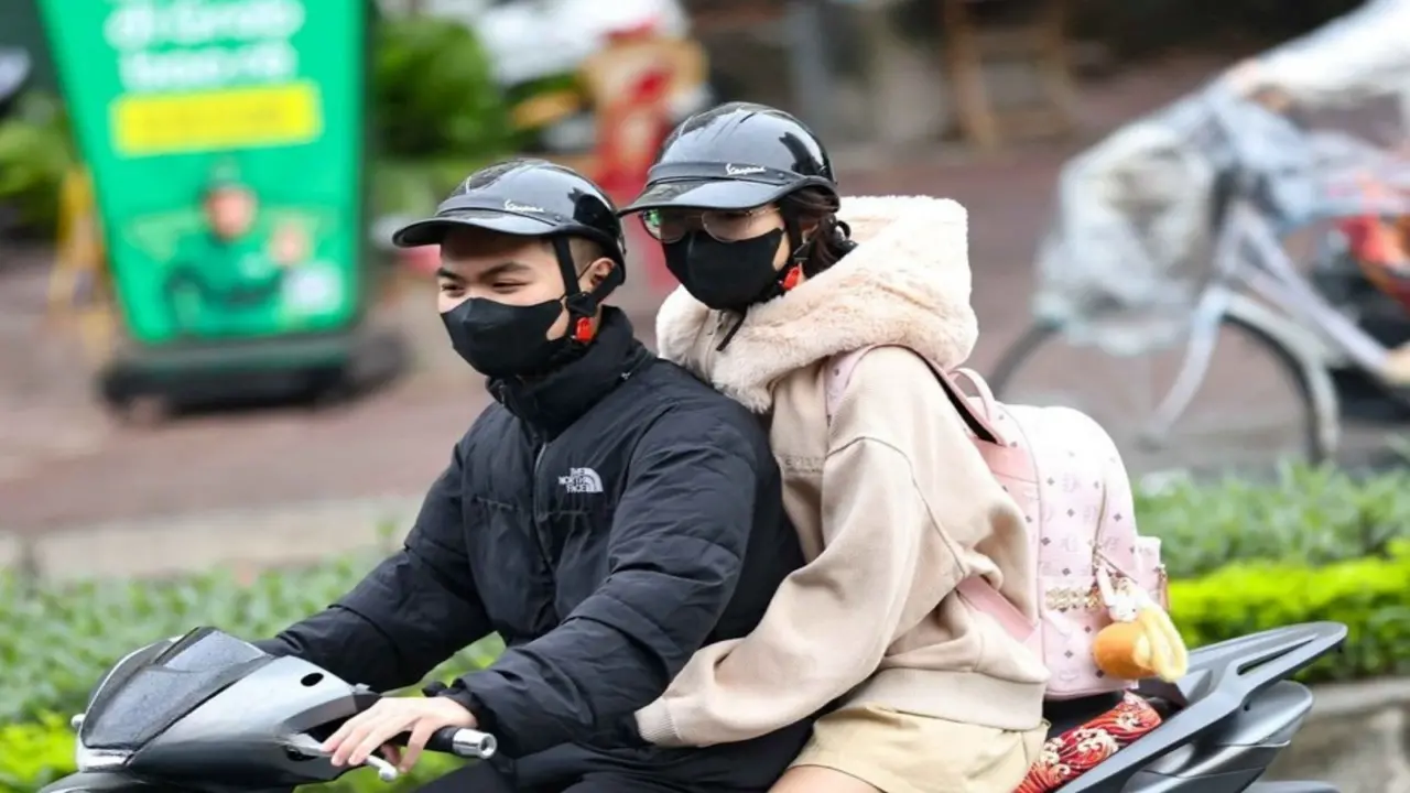 توقعات الطقس في فيتنام: ضباب وبرودة شمالاً وعواصف رعدية في المناطق الجنوبية